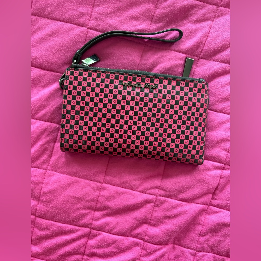 Michael Kors Adele Wristlet Wallet Pink Black Checkerboard Logo Phone Case